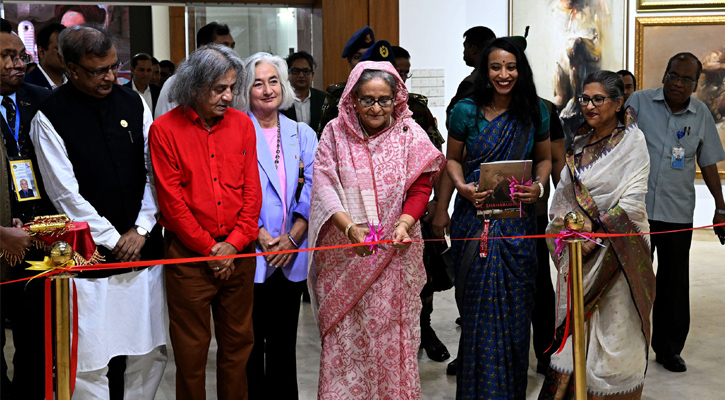 প্রধানমন্ত্রী শেখ হাসিনা রাজধানীর শাহবাগে বাংলাদেশ জাতীয় জাদুঘরে স্বাধীনতা পুরস্কারপ্রাপ্ত এবং আন্তর্জাতিকভাবে প্রশংসিত শিল্পী বীর মুক্তিযোদ্ধা শাহাবুদ্দিন আহমেদের নির্বাচিত চিত্রকর্ম নিয়ে সাজানো ‘এ রেট্রোস্পেকটিভ ১৯৭৩-২০২৩’ শীর্ষক একটি বিশেষ শিল্প প্রদর্শনীর উদ্বোধন করেন। 